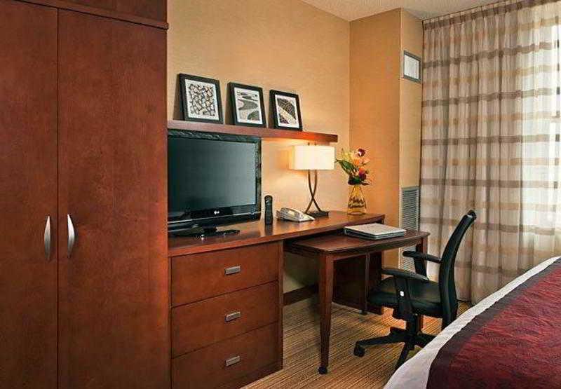 Riggs Washington Dc Hotel Ngoại thất bức ảnh A typical room at a Residence Inn